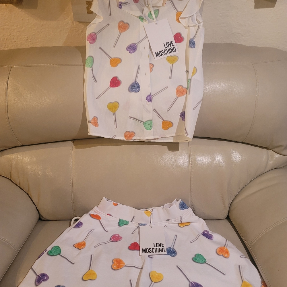 2pc love Moschino
